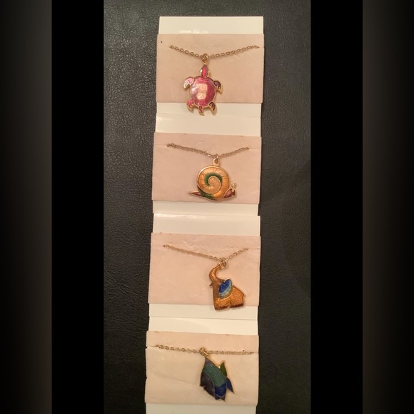 NEW Cloisonné Snail Necklace peach green gold - Picture 5 of 5
